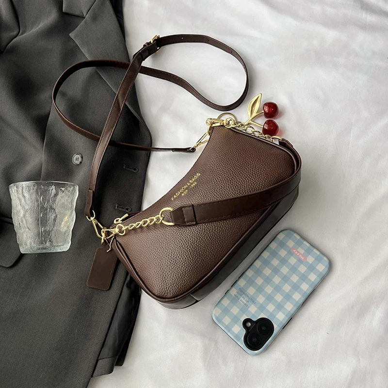 Schwarze Damen-Umhängetasche aus Kunstleder mit Kirsch-Anhänger, Casual-Stil für Arbeit, Reisen und den täglichen Gebrauch, Unterarmtasche, Handtasche – Detail 19
