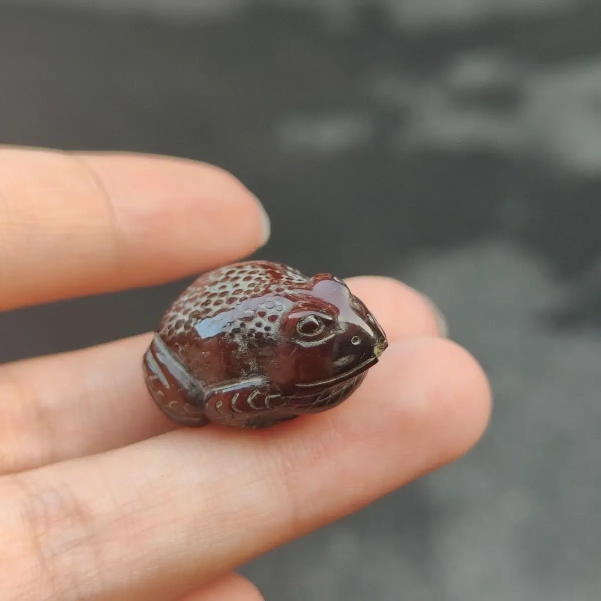 Ox horn Carved Little toad frog Statue Ornaments Craft Gift