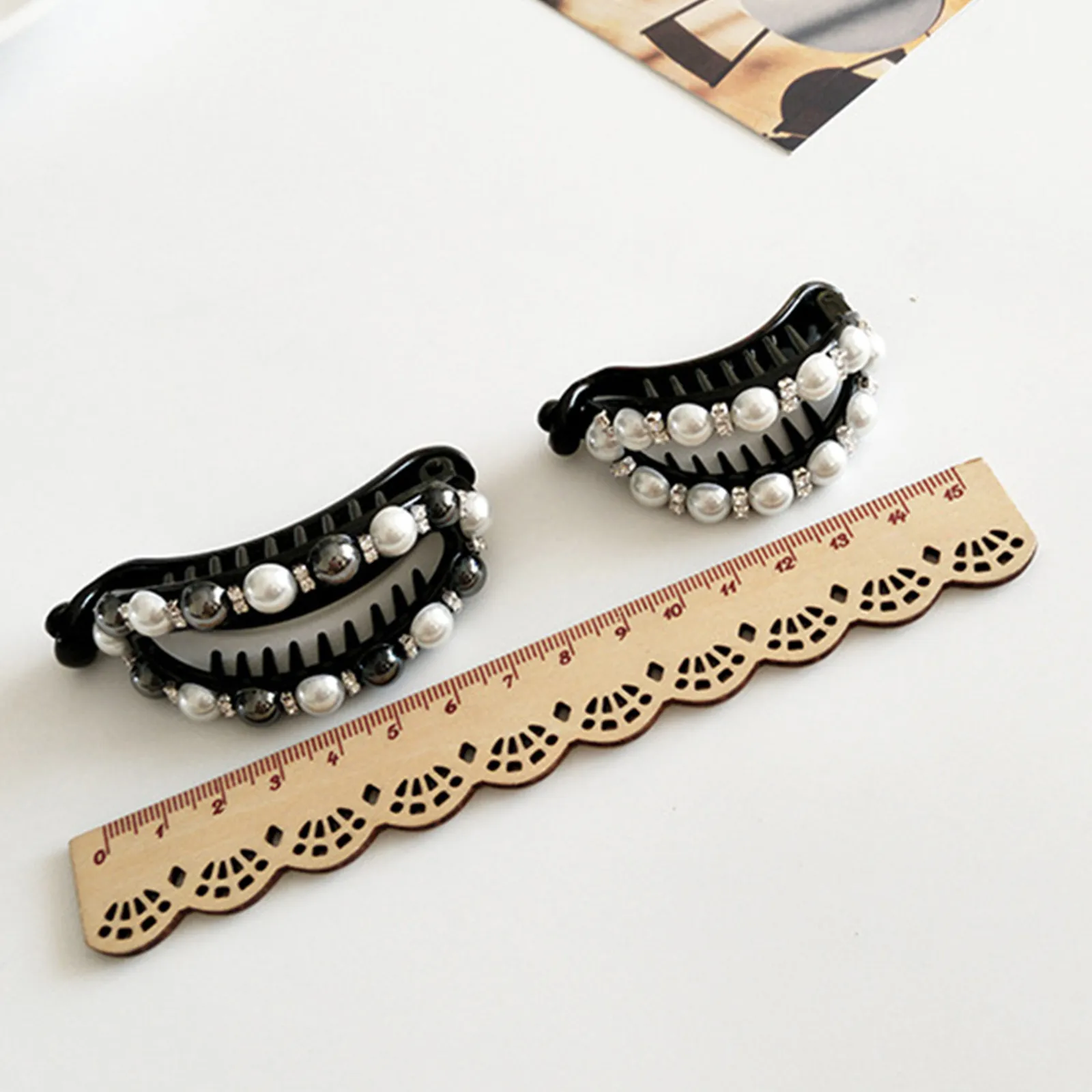 4Pcs Black and White Artificial Pearl Horsetail Hair Clip for Women Tiny Smooth Teeth Design Hairpin Decorative Matching