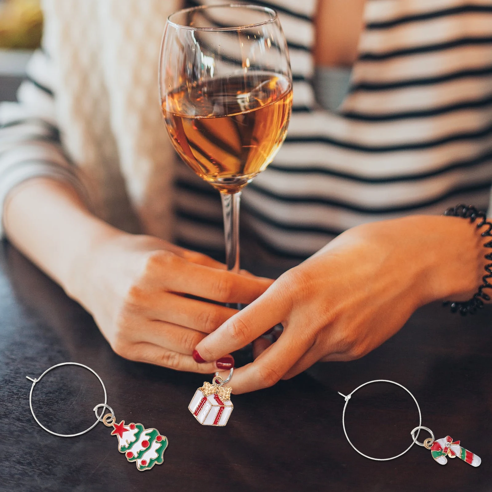 

6pcs Christmas Glass Markers Iron Drink Identifiers Reusable Cup Tags Eco-Friendly for Parties Weddings Bars KTV