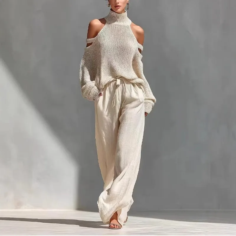 

Элегантный вязаный топ с высоким воротом и вырезами на плечах и широкие брюки: женский повседневный костюм-двойка в уличном стиле для отпуска 2026