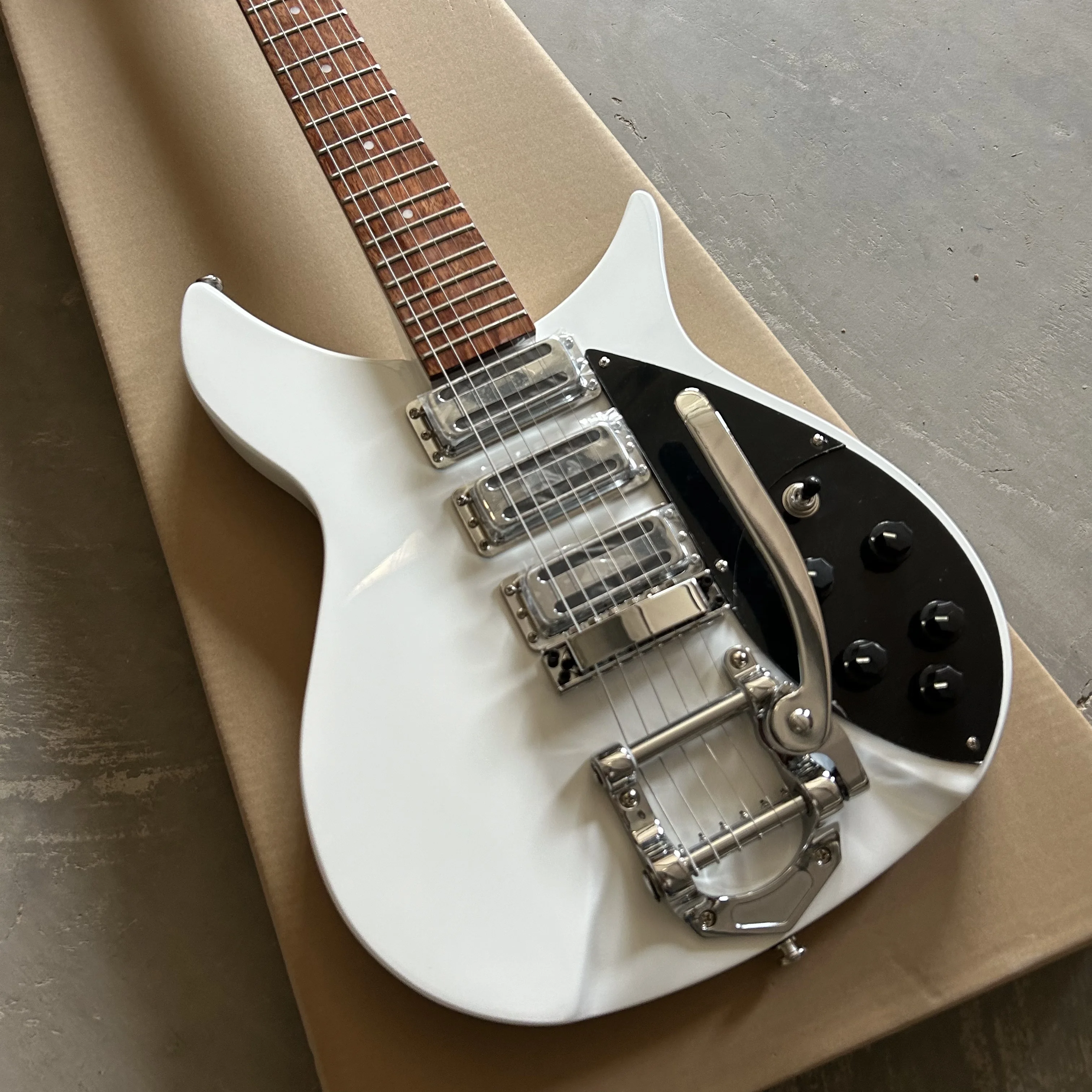 Guitarra eléctrica blanca 325, longitud efectiva de la cuerda 527MM, venta al por mayor y al por menor