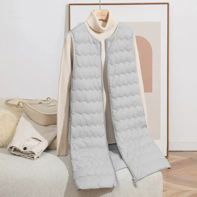 

Новая женская легкая безрукавка из 90% белого утиного пуха с портативной сумкой, без воротника, осенне-зимняя, 2026 год