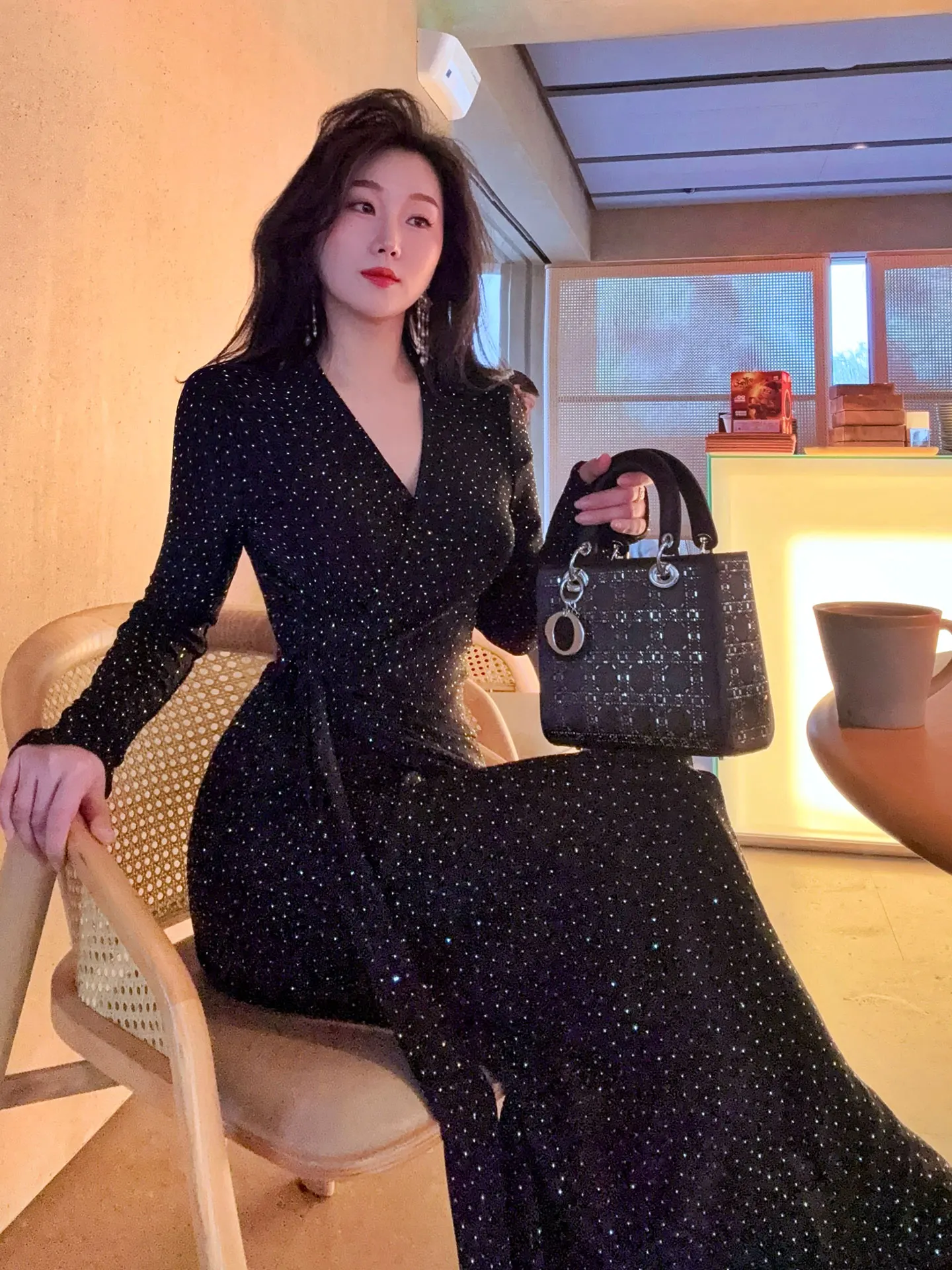 

Элегантное женское повседневное платье-футляр с V-образным вырезом, длинными рукавами, эффектом похудения и декором из искусственных бриллиантов YANGXIAOJING