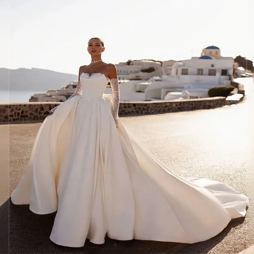 

Customized Daring Sweetheart Neckline with Delicate Lace Trim Satin Wedding Dress Open Back Zipper Court Train Gown For Bride