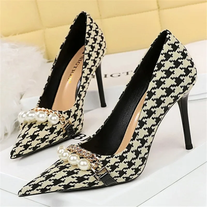 

New Women 7.5cm 9.5cm High Heels Plaid Cute Pumps Sexy Wedding Bridal Low Heels Lady Pearl Chain Scarpins Stiletto Party Shoes