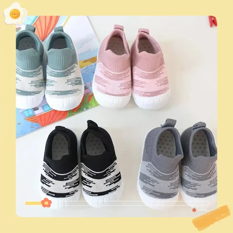 Kleinkindschuhe im klassischen Stil für drinnen und draußen, gepunktete, rutschfeste, kollisionssichere Baby-Sportschuhe mit weicher Sohle