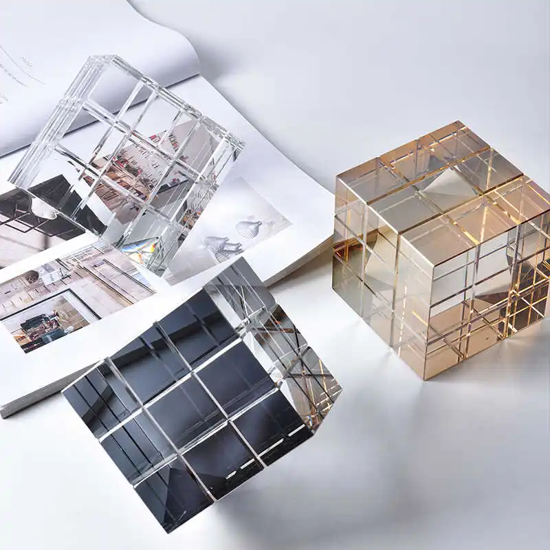 

Nordic Art Crystal Cube – Modern Geometric Desk Decor for Office/Living Room (Handcrafted Luxury Ornament)