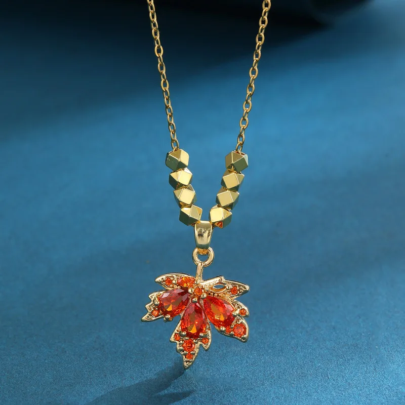 새로운 붉은 단풍잎 펜던트 목걸이, 여성 쇄골 목걸이, 틈새 디자인, 가벼운 럭셔리 하이 엔드 액세서리