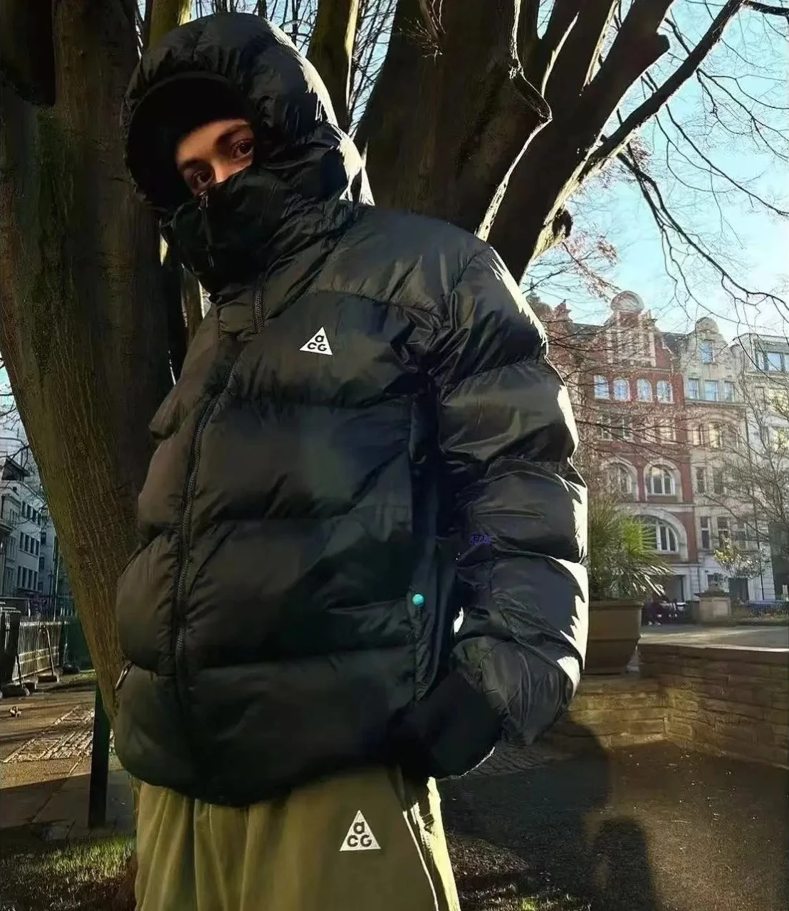 سترات شتوية قصيرة رياضية بغطاء للرأس من القطن سترة رجالي مطرزة دافئة موضة كورية مقاومة للماء ومضادة للرياح سترة شتوية للرجال