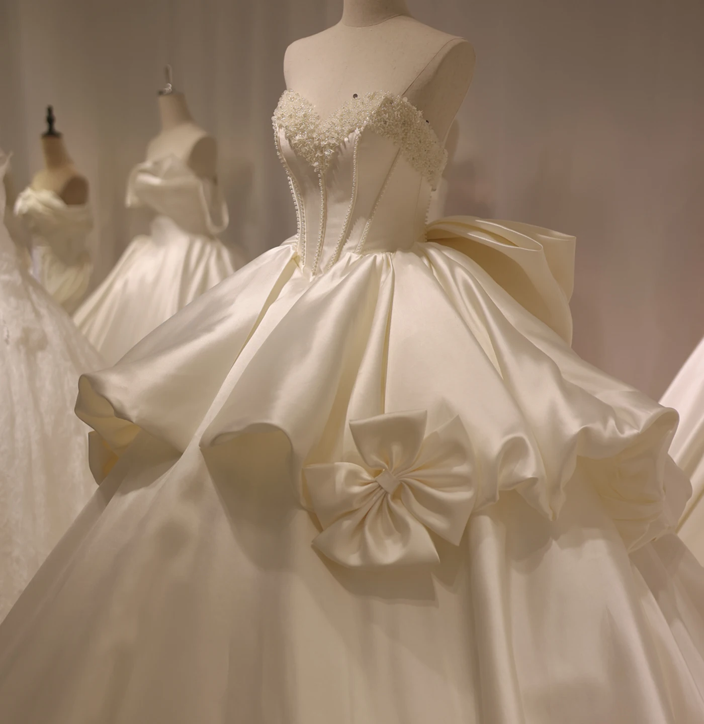 Sharon Said Foto reali al 100% Off White Satin Pearls Ball Gown Abito da sposa Sweetheart Princess Abiti da sposa RS016 Personalizzato