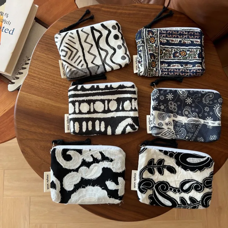 

Bohemian Black &White Linen Coin Purse for Women Vintage Mini Card Holder Artistic Feminine Pouch for Sanitary Earphone Key