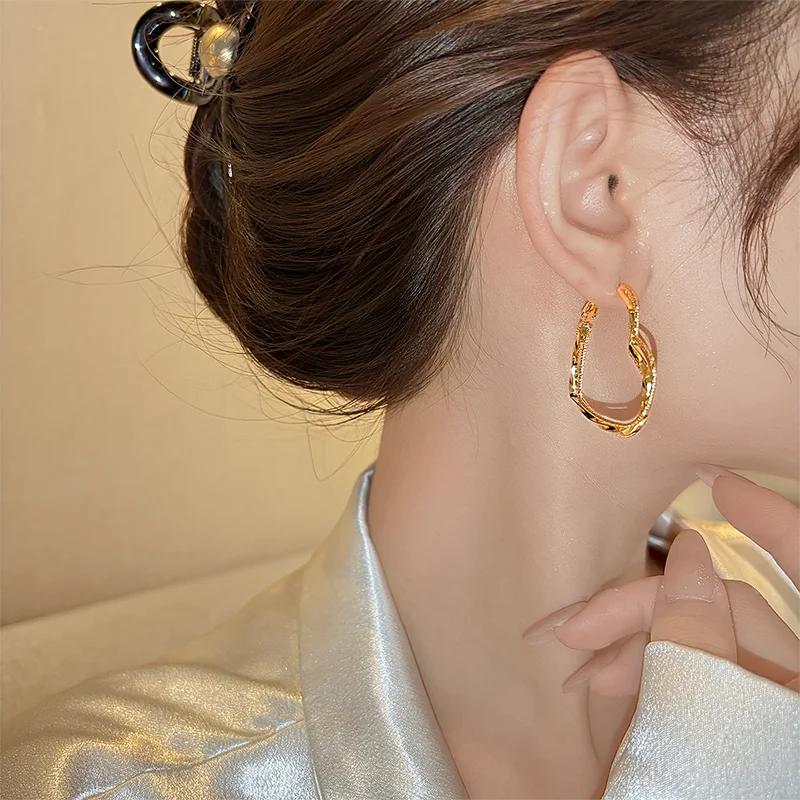 Dreischichtige Metall-Herzform-Ohrringe in Goldfarbe für Damen, 2025 Neuer Trendschmuck, Weihnachtliche Süße Ohr-Accessoires – Detail 10