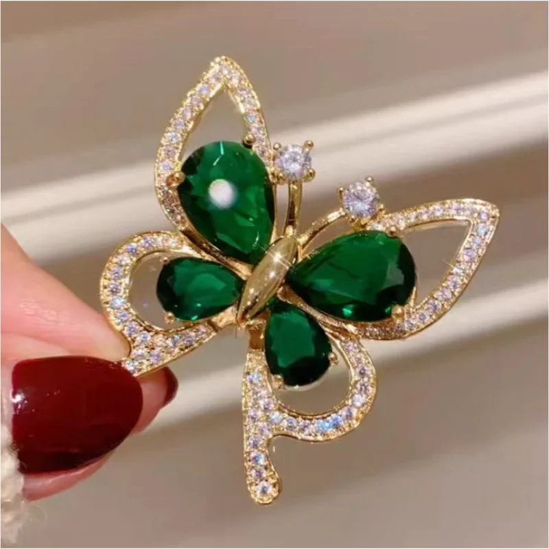 

Retro Colombian Emerald Color Butterfly Brooch Elegant Stylish Lapel Pin Versatile Suit Decorative Pin