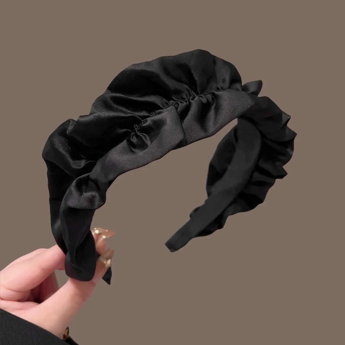 Misterioso ed elegante, leggero, lussuoso, fatto a mano, nastro nero, fascia alta calva, comoda da usare, fermaglio per capelli antiscivolo dentato