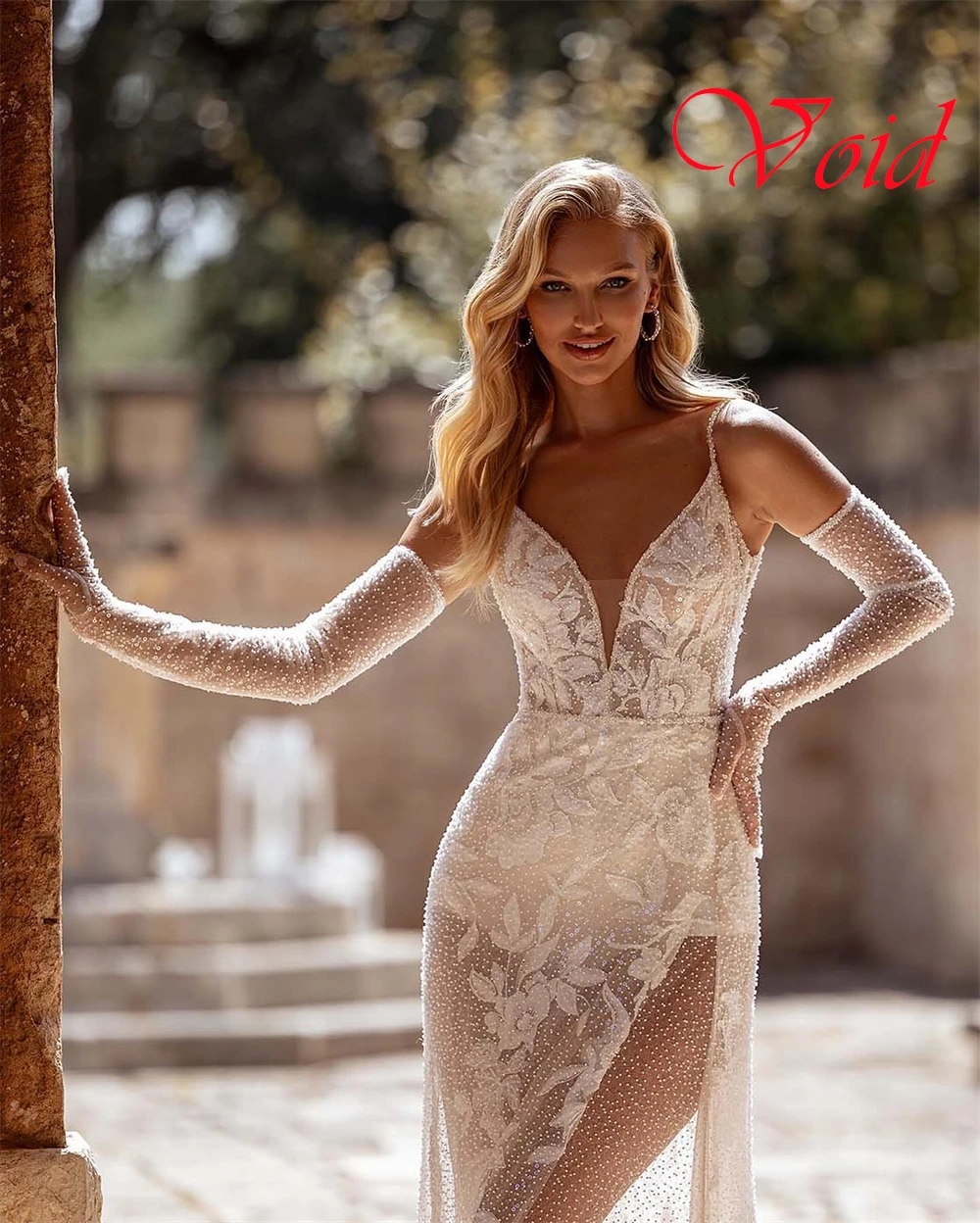 Vestidos de novia de tul blanco personalizados, elegantes, sin tirantes, tirantes finos, vestido de novia con cuentas, tren capilla, vestido con cremallera en la espalda