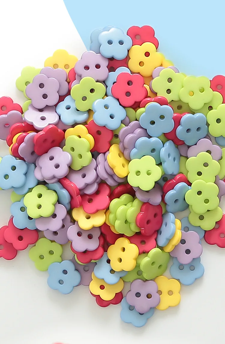 Bunte zweäugige Pflaumenblüte Liebe Harz Student Knöpfe Diy handgemachte Blumenknöpfe Student Knöpfe Kreativität