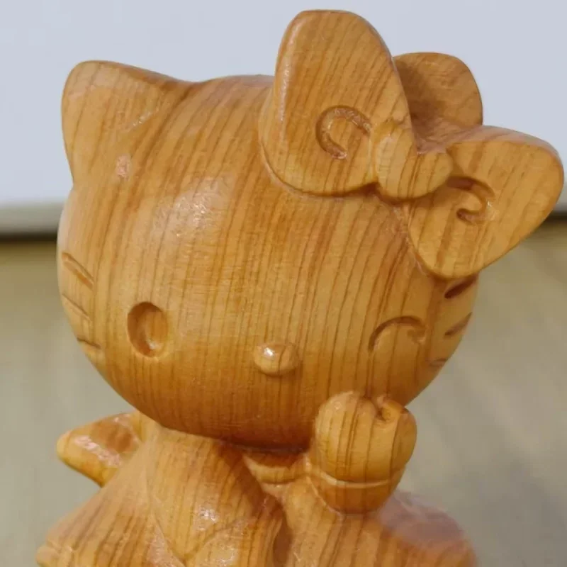 Sanrio Carving Lovely Red Cedar Hello Kitty Model na biurko Figurki Ręcznie robione ozdoby Dekoracje do sypialni Prezent urodzinowy dla dzieci