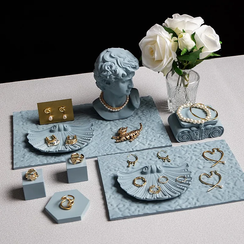 

Originality Jewelry Displays Rack Portrait Necklace Showcase Stand Counter Trinket Show Holder Live Pictures Display Props