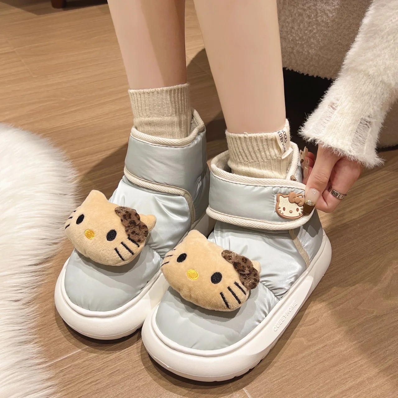 

Cartoon Cute Hello Kitty Waterproof Bread Cotton Shoes Women's Winter New Thick Bottom Outerwear with Velvet Snow Boots