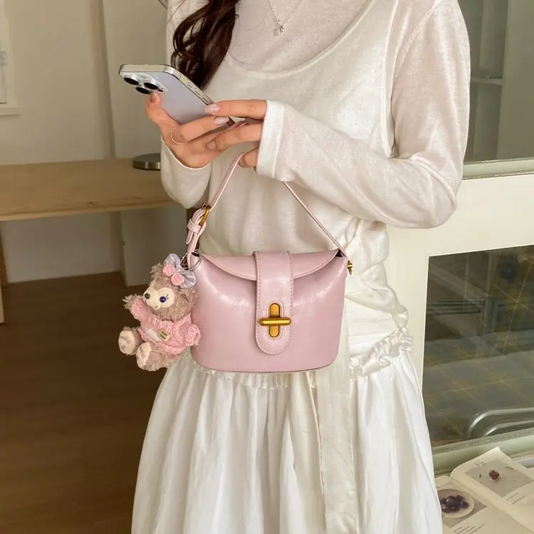 

Designer Luxury Vintage Elegant Diaper Bag For Women Large Capacity Unique Leather Shoulder Bag Minimalist Crossbody FashionTote