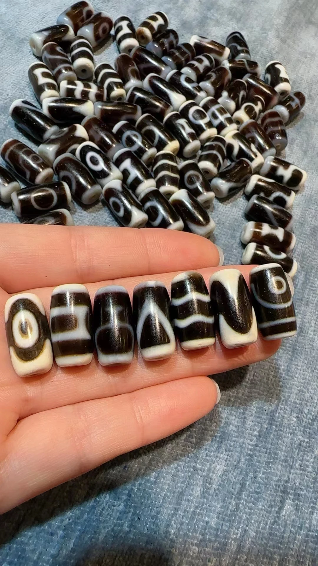 

50pcs/lot Natural Agate material Xizang White core weathered and permeable Dzi Beads Taiwan's old high oil coated DIY Bead