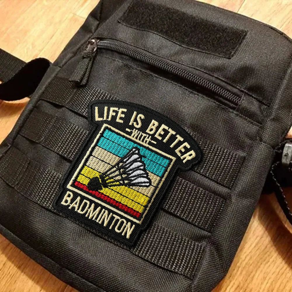 La vida es mejor con parche de bádminton, insignias bordadas con volante, parches de moral deportivos para Fitness, gancho y bucle para gorra de mochila
