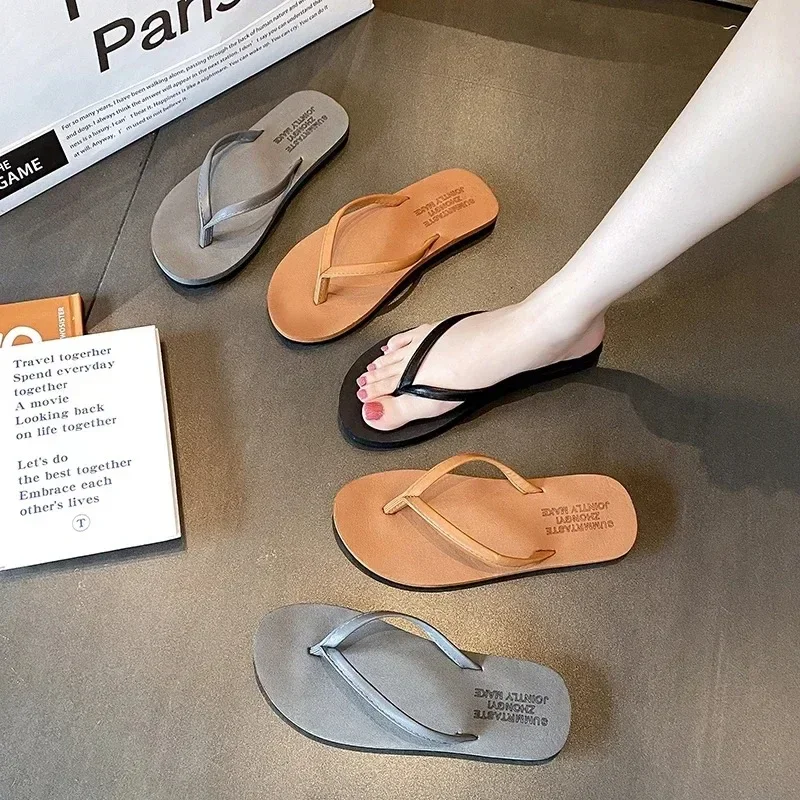 Chinelos femininos antiderrapantes de verão – sandálias casuais de praia/ao ar livre, chinelos da moda para mulheres, calçados confortáveis para férias