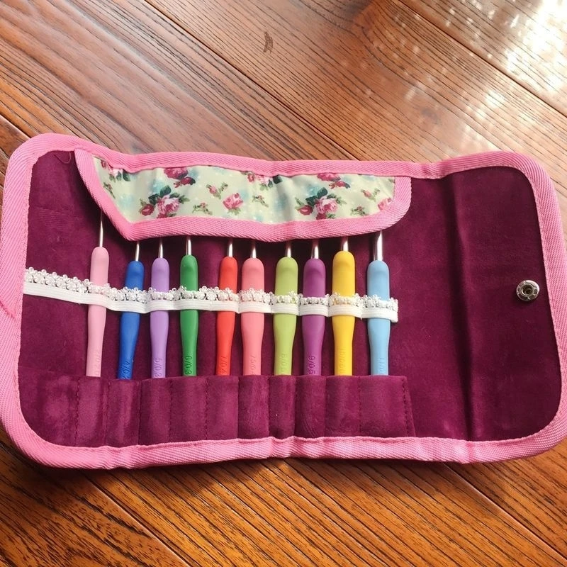 

Knitting tools, sweater needle, soft handle aluminum crochet, a set of 10 sets of cloth bags.