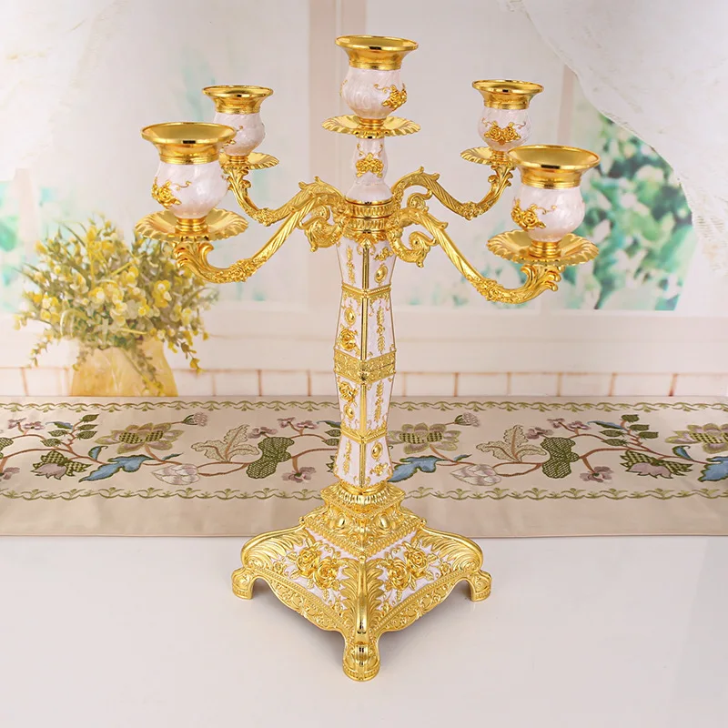 Nordic Style Retro Metal Candle Holder, Light Luxury Relief Candle Vessel Decoration, Hotel Restaurant Exquisite Decoration