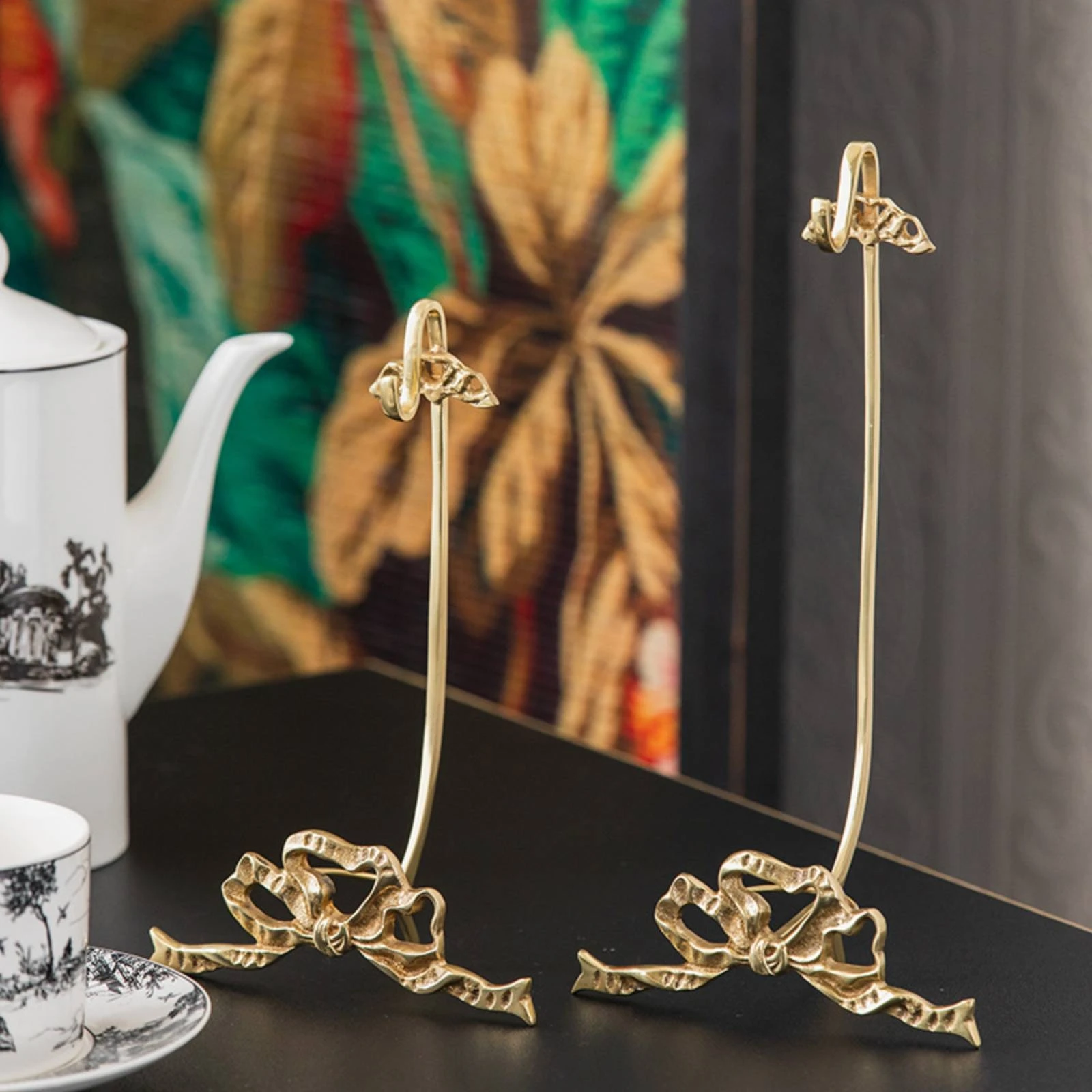 Hook Cup Stand Ornate Cup and Saucer Stand Coffee Mug Holder Gold-Toned Home Decor Decorative