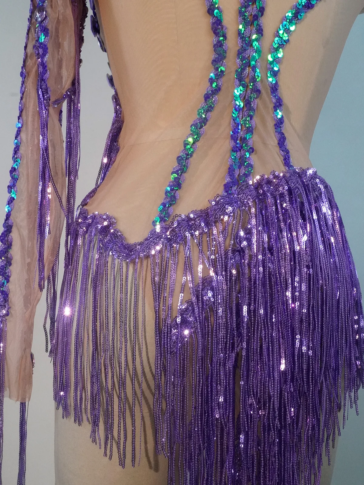 المرأة مثير نحيل يوتار المغني راقصة تظهر المرحلة ارتداء سباركلي الراين المرأة ملابس رقص هامش واحد الكتف ارتداءها