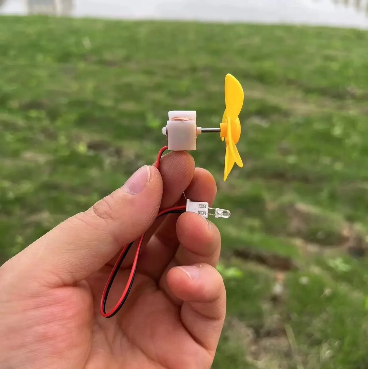 

Mini Wind Power Generator Mini Small Wind Blowing Power Generation Model Hydraulic Wind Power Generator