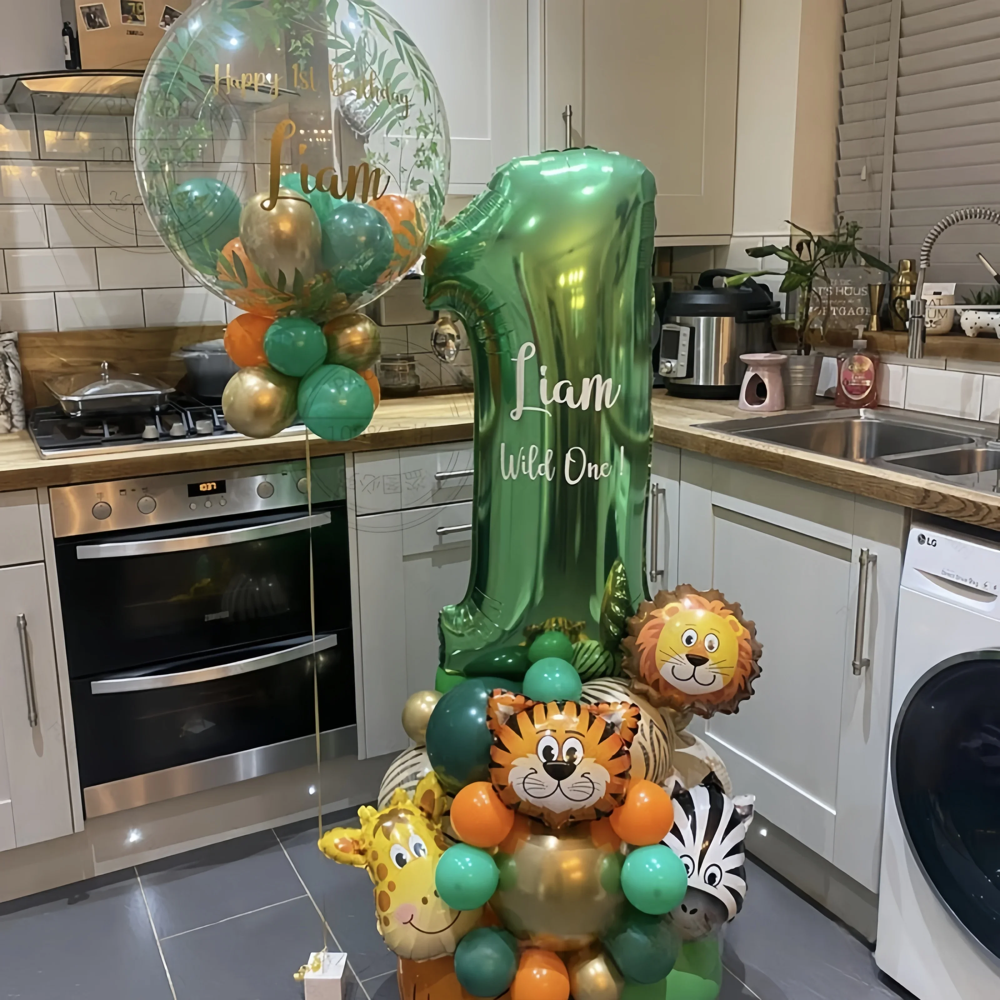 

Carton Animal Balloons Tower 32inch Green Gold Number 1-9 Balloon For Kids Jungle Safari Wild One Birthday Party Decoration