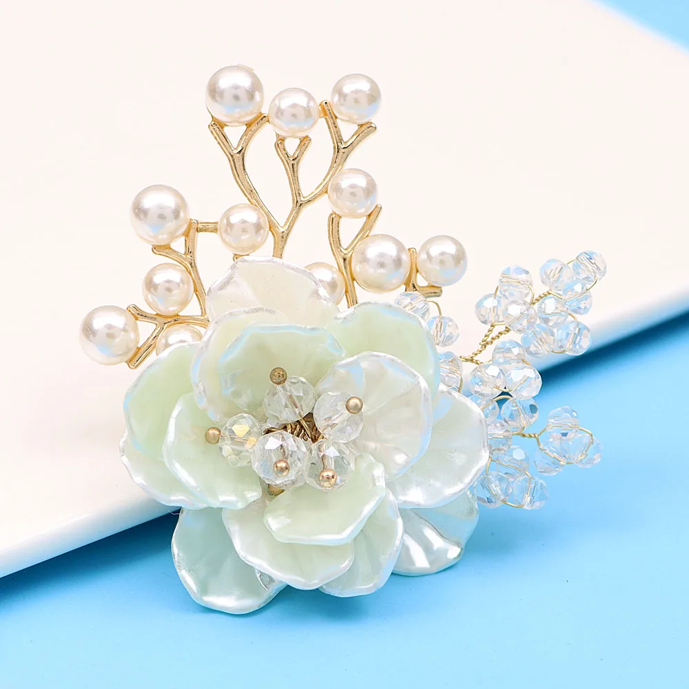 CINDY XIANG Handmade Acrylic Flower Brooch Winter Fashion Jewelry Pearl Wedding Pin Good Gift Coat Accessories