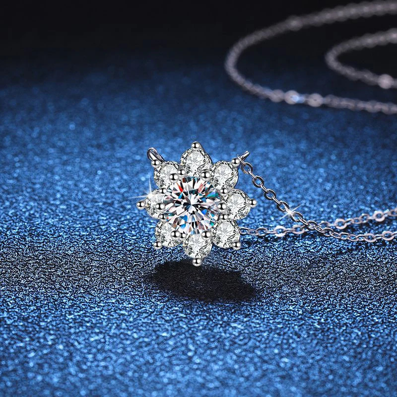 NeeTim 1CT Moissanite Diamond Necklace For Woman Pendant 925 Silver Plated with White Gold Chains Party Bridal Fine Jewelry Gift