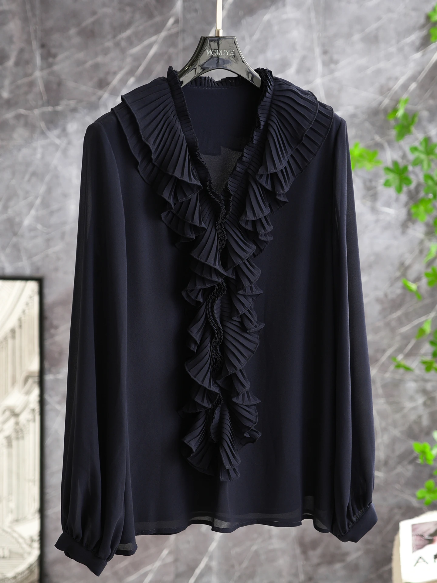 

Ele Blue irt with Lace Trim V-Ne Long Sve Women's Original Design Straight Cut Wave Detail Button Decoration irt