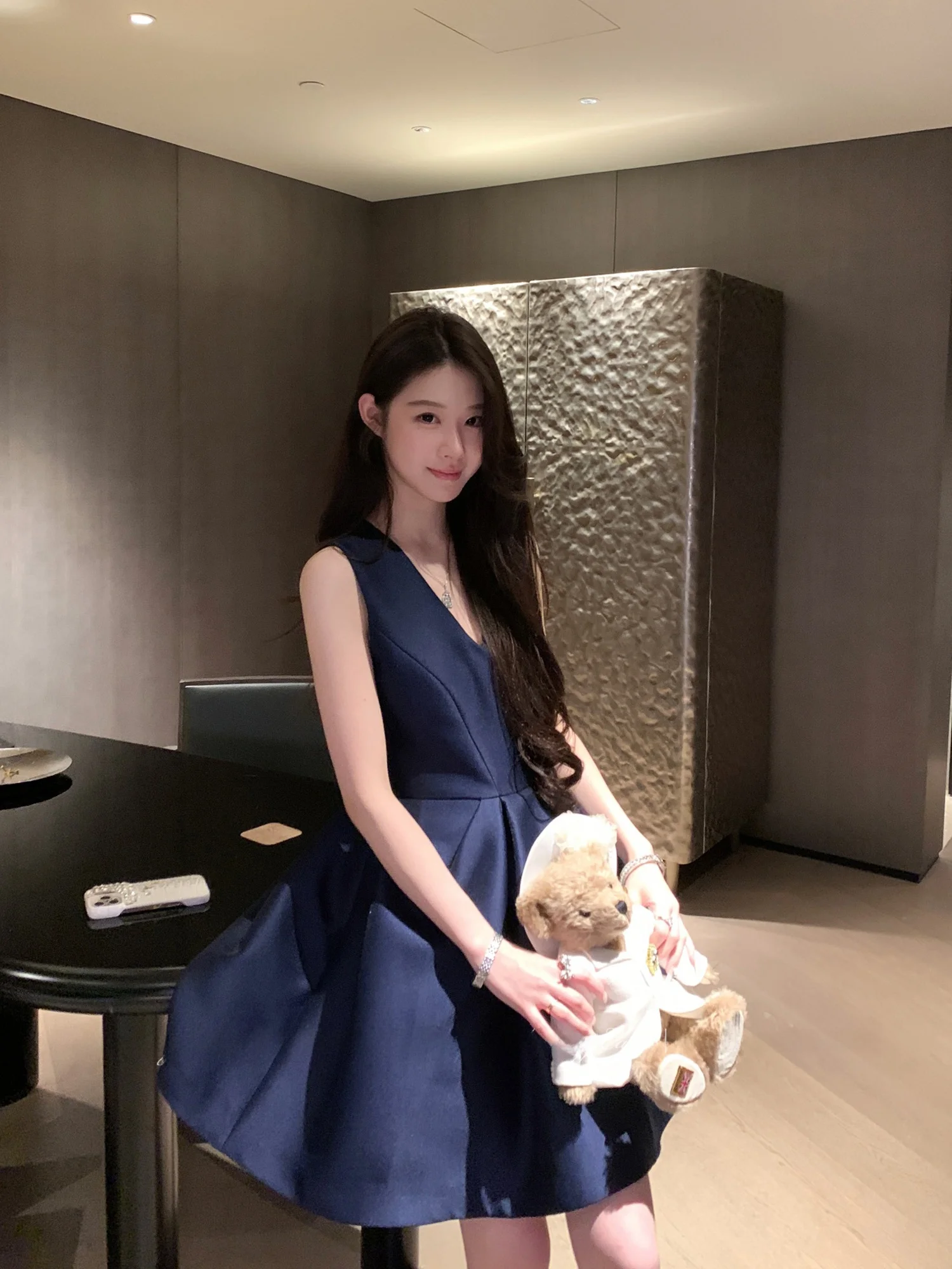 

Новинка: Вечернее платье-миди Ele Deep V-Ne Gown из коллекции Glowing Life, цвета Evening Blue, изысканное, для вечеринок