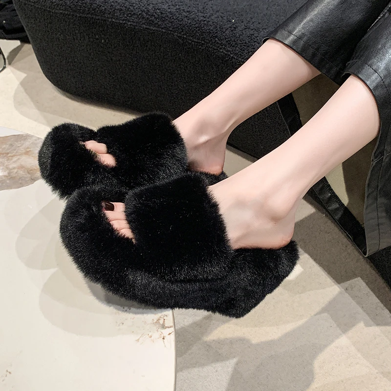 Women‘s Slippers Solid Color Shoes Outside Casual Flops Ladies Fur Slides Females High-Heels Winter Wedge Modern Slippers Women