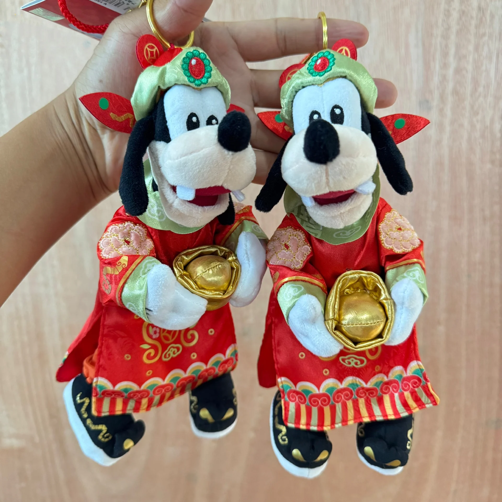 

Shanghai Disney 2025 Chinese New Year God of Wealth Goofy Plush Keychain - A Perfect Birthday Gift for Boys