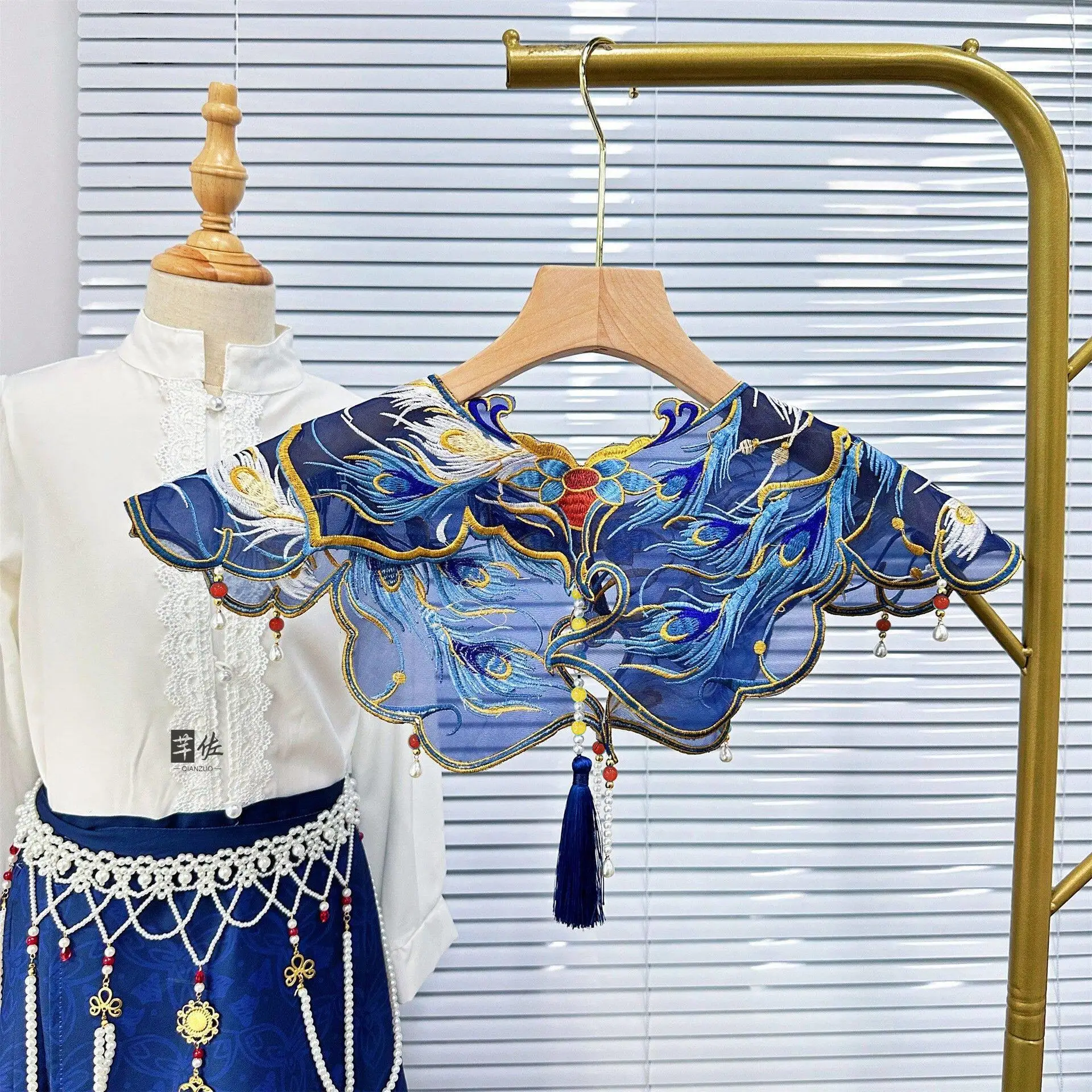Blue Embroidered Cloud Shoulder Master Bachelor Hanfu Ma Face Skirt Graduation Tassel Outerwear Women's Fake Collar Accessory