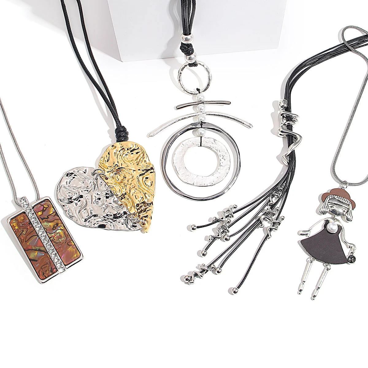 

Amorcome Vintage Necklace Long Leather Chain Geometric Heart Pendant Decorative Necklace Fashion Body Jewelry Accessories