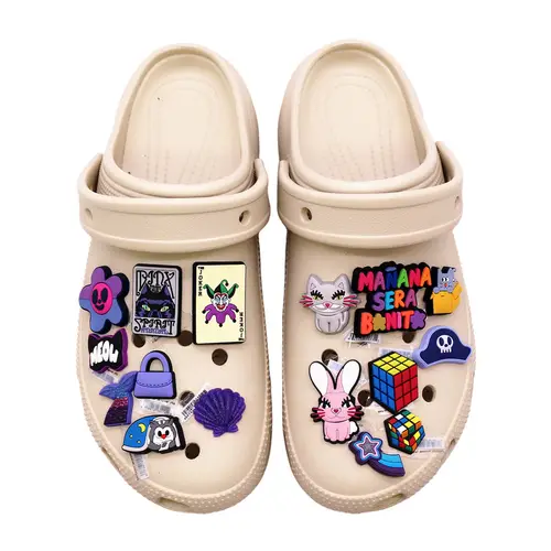 Imagen 2 del producto 1 Uds Original cantante Karol G PVC zapato encanto accesorios gatos divertidos Meow sandalias de diseñador decoraciones hebilla alfileres de zuecos de meteorito