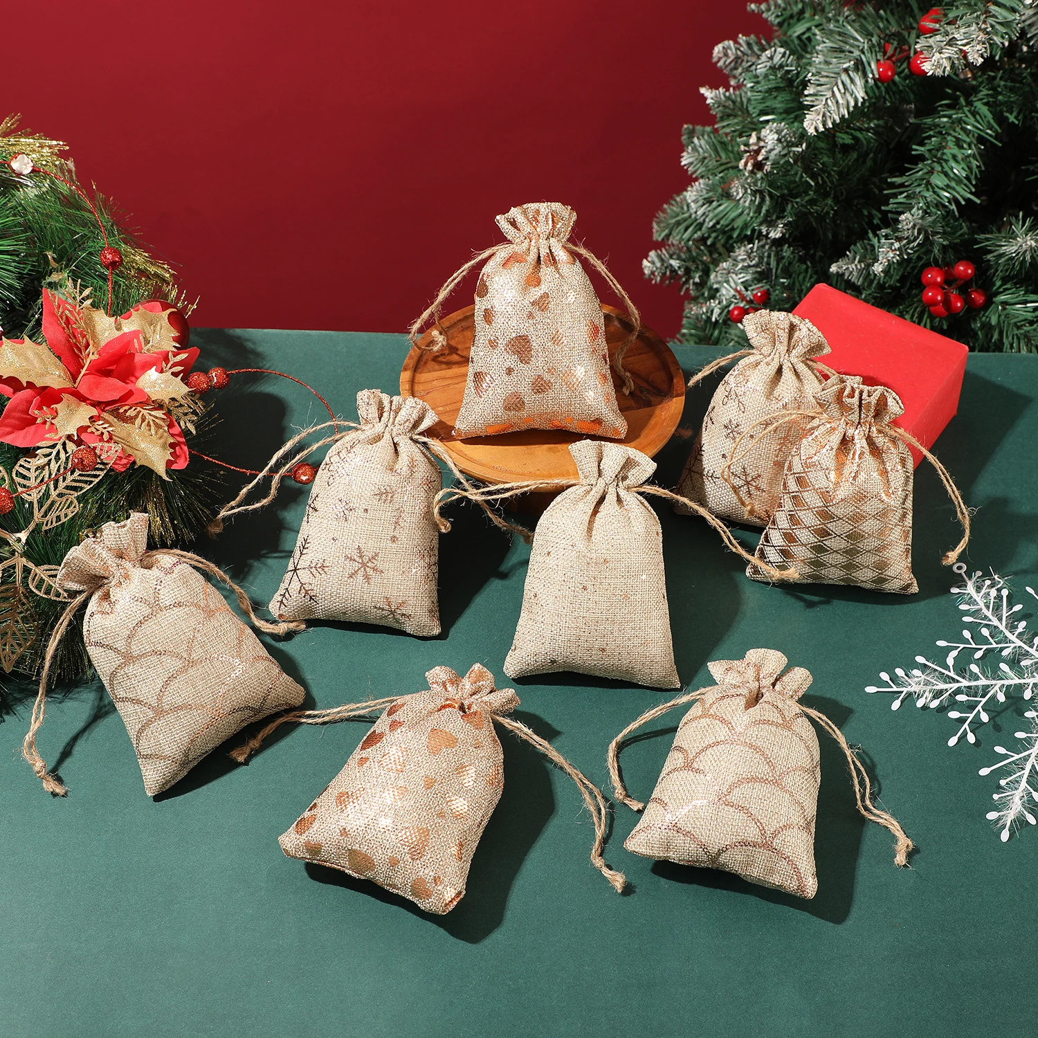 

24 шт./лот, 10x15 см, рождественский комбинированный набор, джутовый набор с завязками, позолоченный набор, упаковочные пакеты для конфет, печенья, рождественские украшения, мешочки