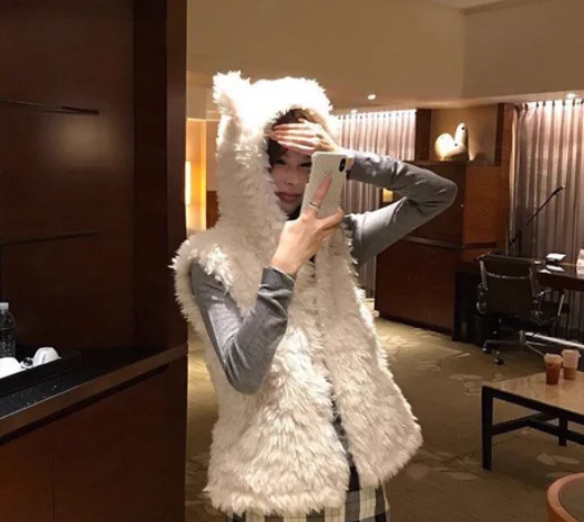 Women's Autumn Winter New Thickened White Warm Plush Hooded Vest Fashion Loose Cute Age-reducing Versatile Sleeveless Coats