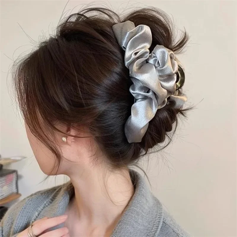 

Cloud-Shaped Satin Hair Claw: Extra Large Shark Clip for Thick Hair - Elegant Back Hair Clip Women's Fashion Hair Accessory