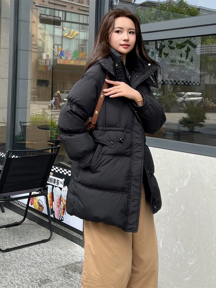 2025 한국 버전 패션 겨울 신상 다운 재킷 여성용 중간 길이 후드 허리 슬림 화이트 덕 다운 캐주얼 코트