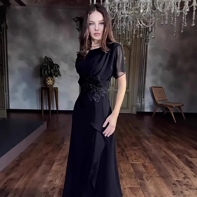 ชุดราตรีผู้หญิง ฤดูใบไม้ผลิ 2026 แฟชั่นใหม่ ชุดเดรสหรูหรา คอทรงโอ แต่งดอกไม้ 3 มิติ แขนสั้น จับจีบ