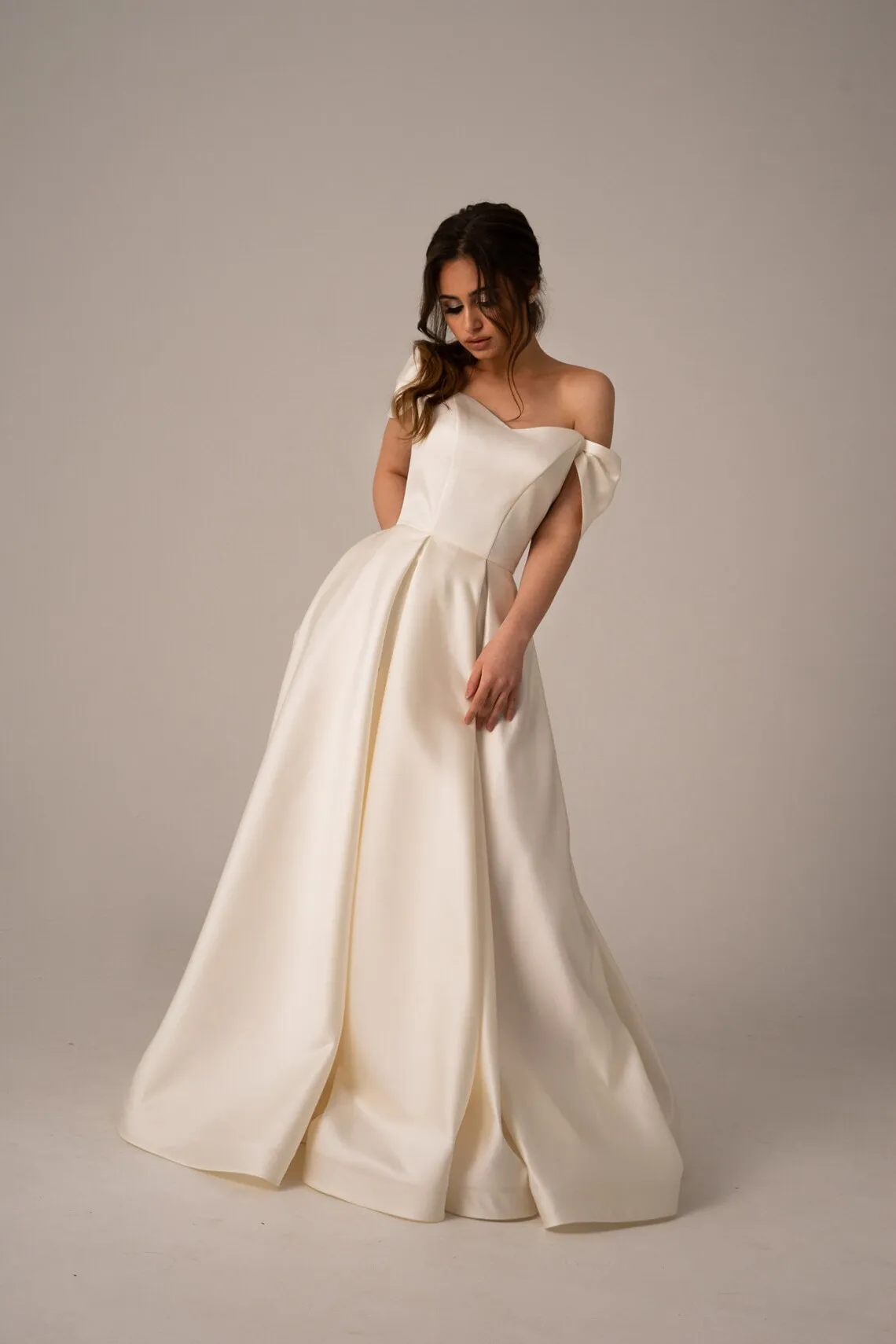 Satin Wedding Dresses Off Shoulder Long Floor Length with Slit A Line V Neck Simple Elegant Bridal Gown Formal Women Bride Dress