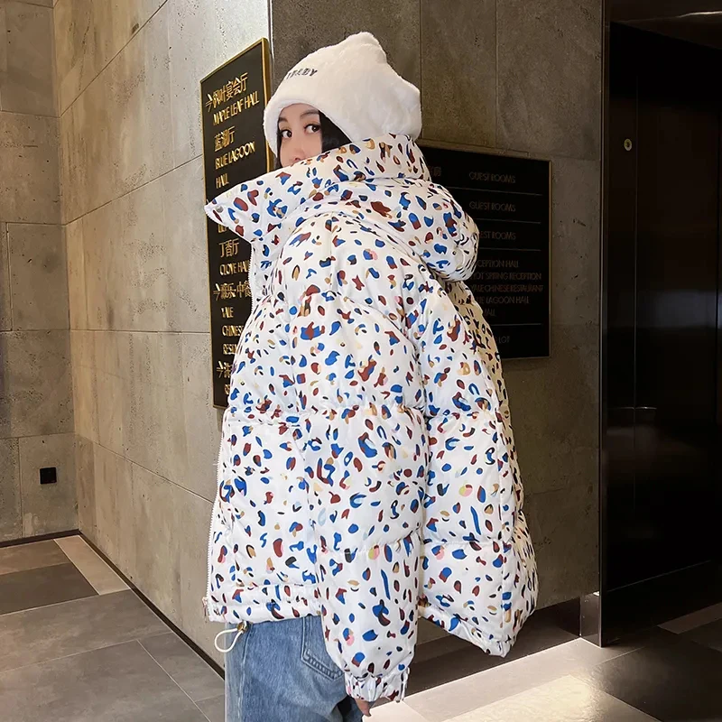 معطف 2025 موضة جديدة مزاجه الأزهار يطبع الدافئة مقنعين المرأة مبطن القطن معطف الشتاء معطف المرأة القطن عادية H759